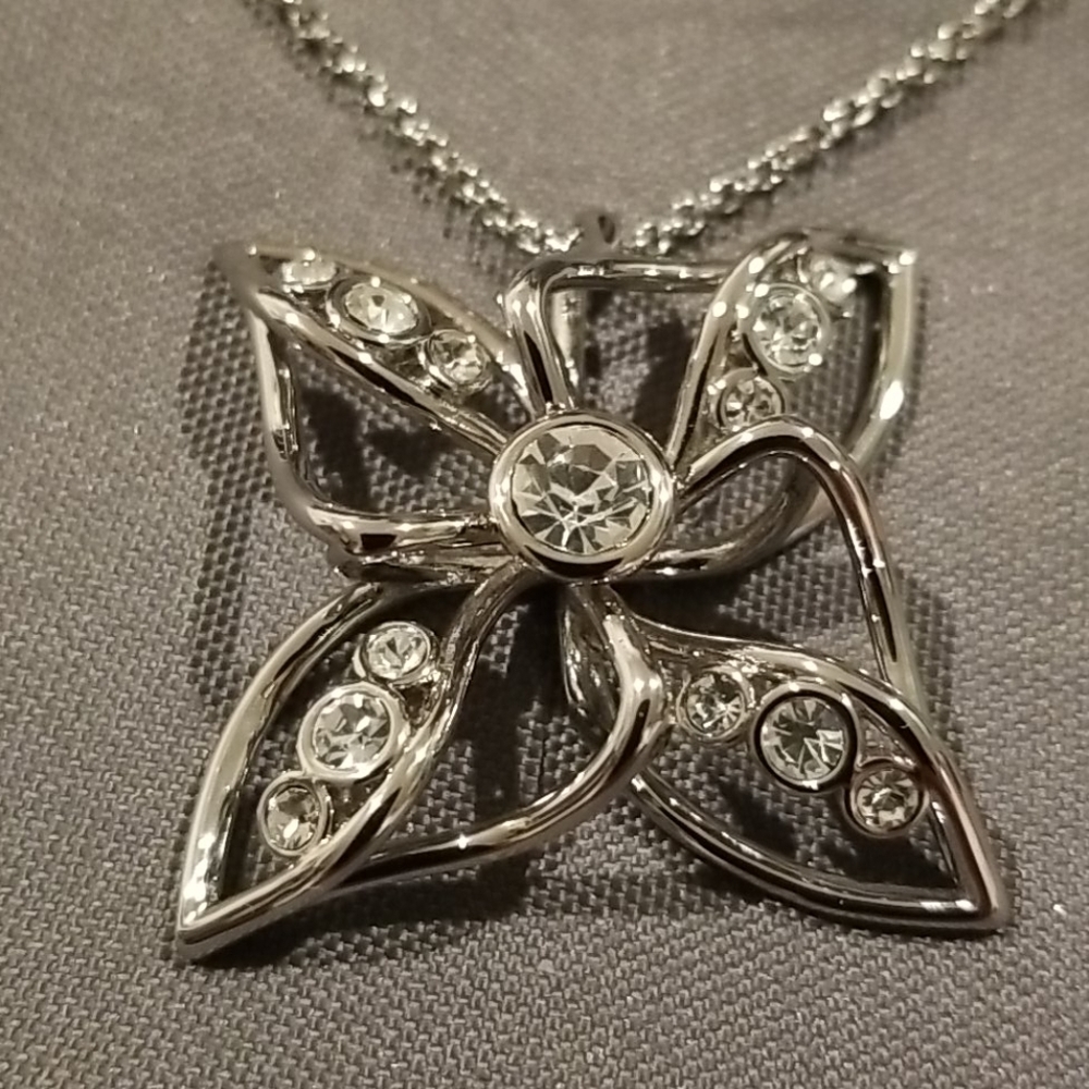 💕TED BAKER💕 Silver Chelo Crystal Breeze Pendant Swarovski Crystals Silver NWT